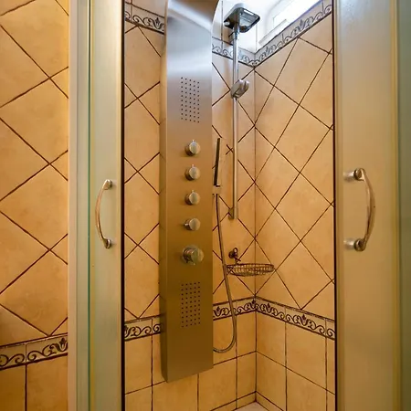 Purple Chania 干尼亞